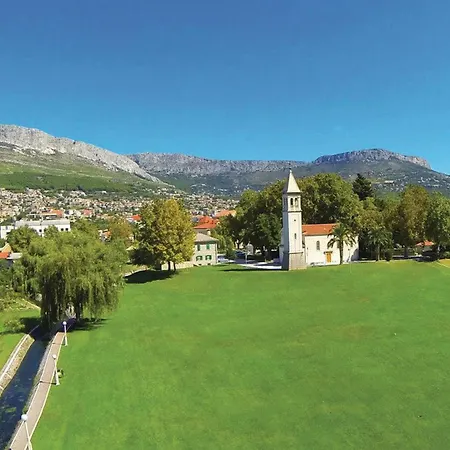 Gorgeous In بيت للعطل Klis